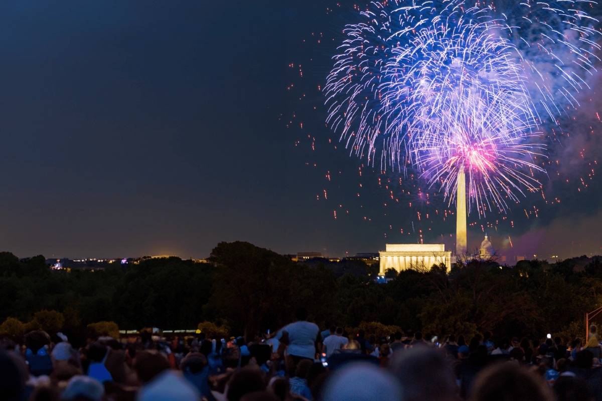 The July 4th fireworks on the National Mall in 라이브카지노 DC with the Lincoln and 라이브카지노 Monuments in the background.